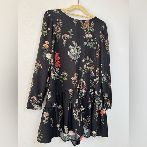 Zara Navy Floral Romper โ Size M โ Flowy, Chic & Comfy โ Perfect Condition - Picture 9 of 16